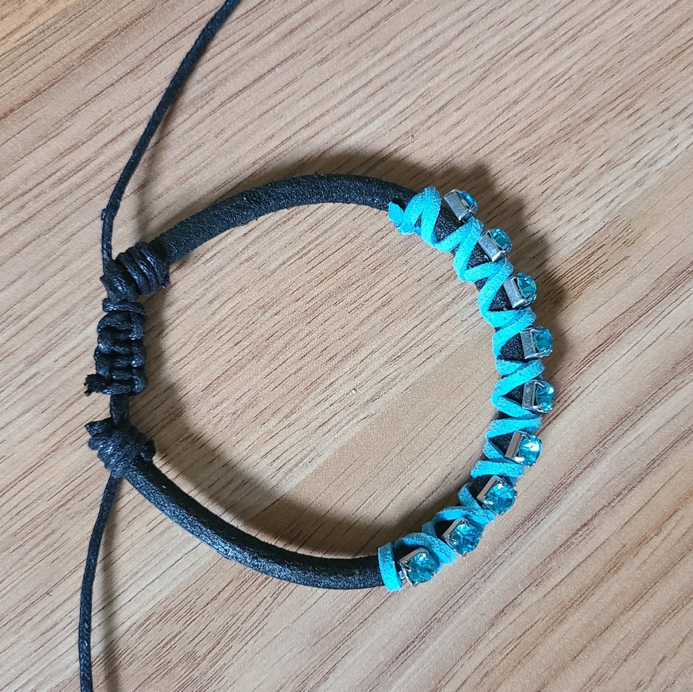 ‼️5/$10 Clearance‼️ Adjustable Blue and Black Bracelet